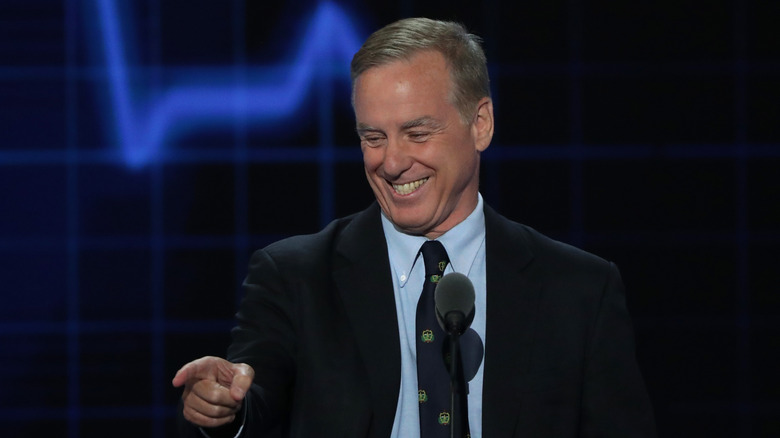 Howard Dean pointing