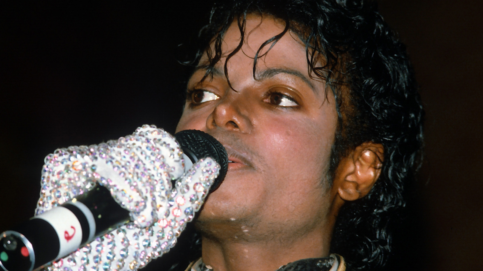 The glove of Michael Jackson in Moonwalker (Retrospective)