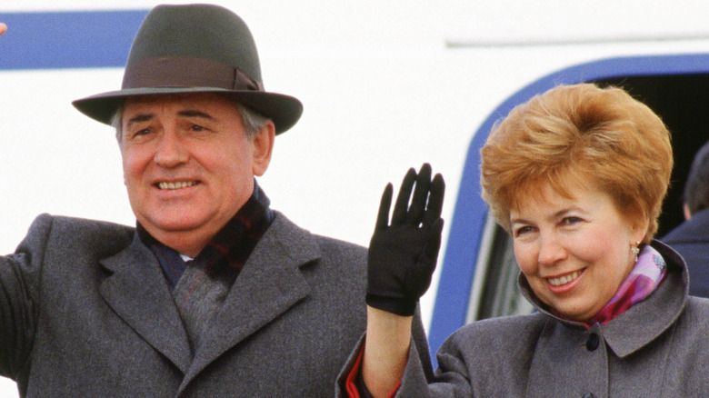 Mikhail and Raisa Gorbachev get off a plane