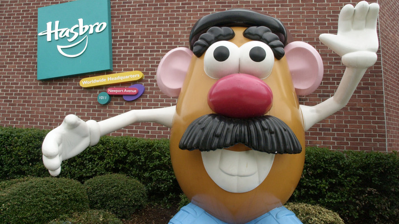 Mr, Potato Head statue