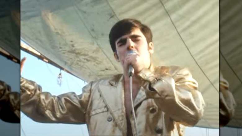 Robert Leonard singing at Woodstock