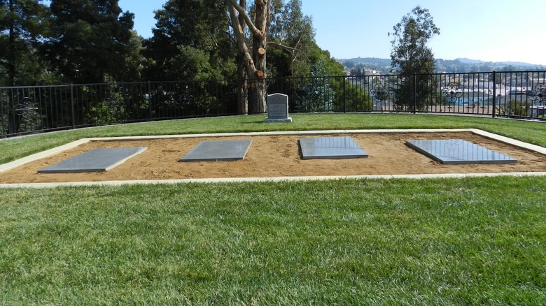 Mass grave for Peoples Temple members at Evergreen Cemetery, Oakland