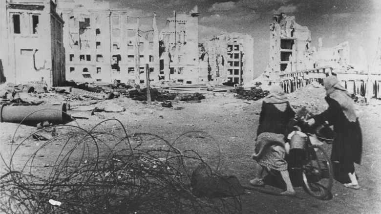 residents of destroyed Stalingrad 