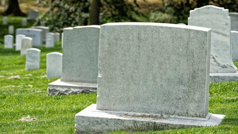 Arlington cemetery's white tombstones