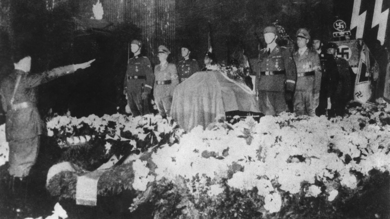 Hitler salutes at Heydrich's funeral