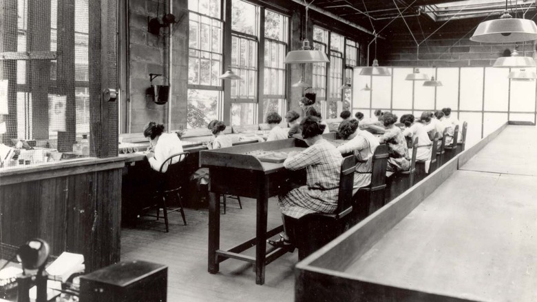 Radium girls working