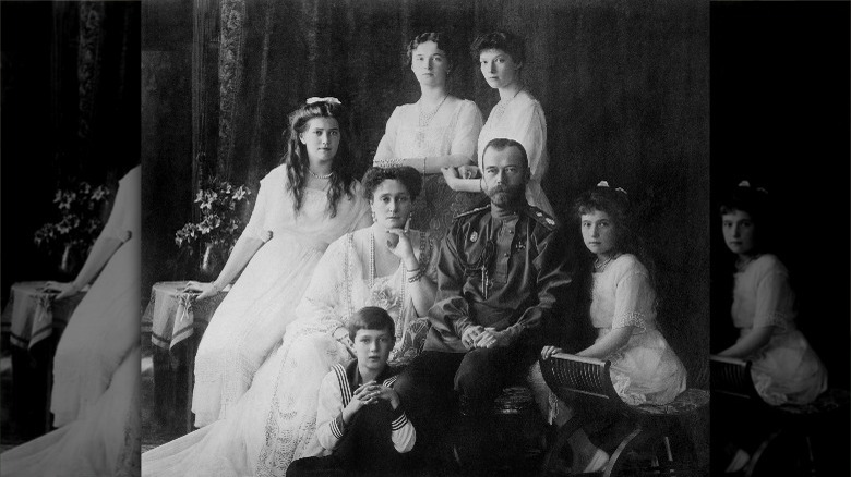 Romanov family posing