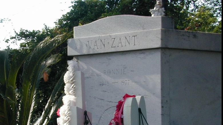 Ronnie Van Zant original grave 