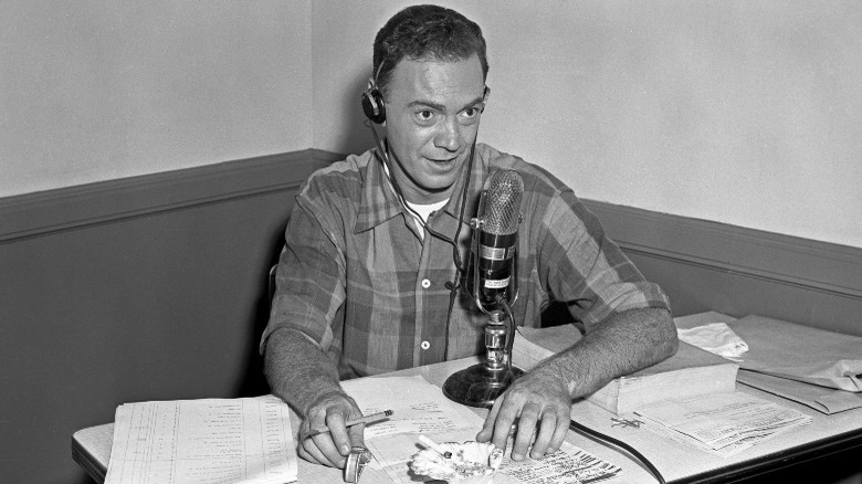 Alan Freed broadcasting on radio mic