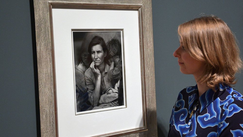 woman looking at the photo of the Migrant Mother