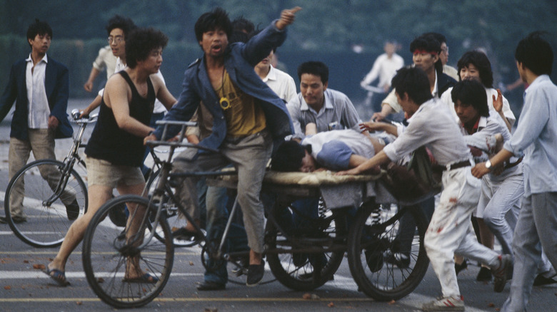 Tiananmen Square protestors shouting for help