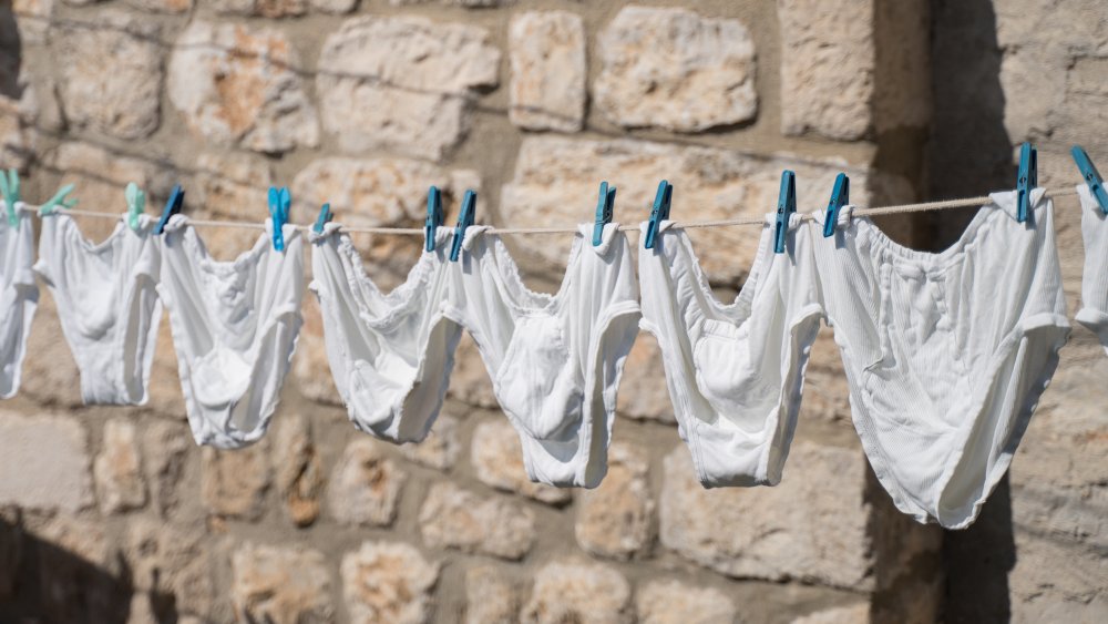 More People Go Commando Than You Might Think, According To A New Poll In Vanity  Fair