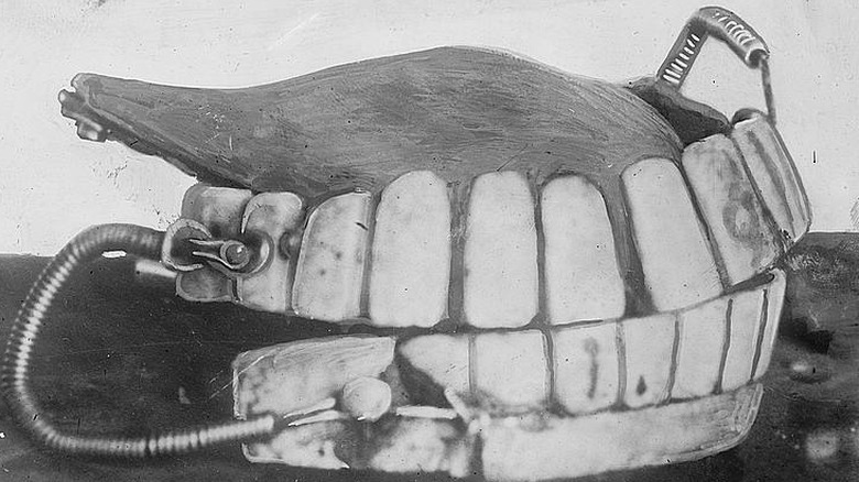 Photo of George Washington's dentures circa 1900s