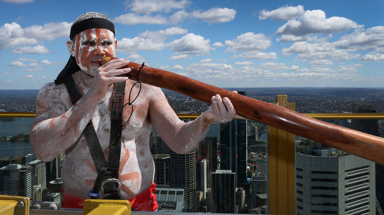 Wiradjuri didgeridoo player