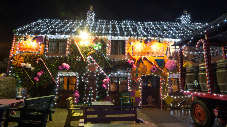 queen victoria inn christmas lights