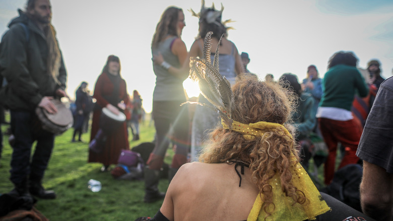 winter solstice stonehenge neopagans