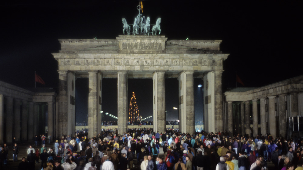 Large gathering at the Brandenburg Gate 1990