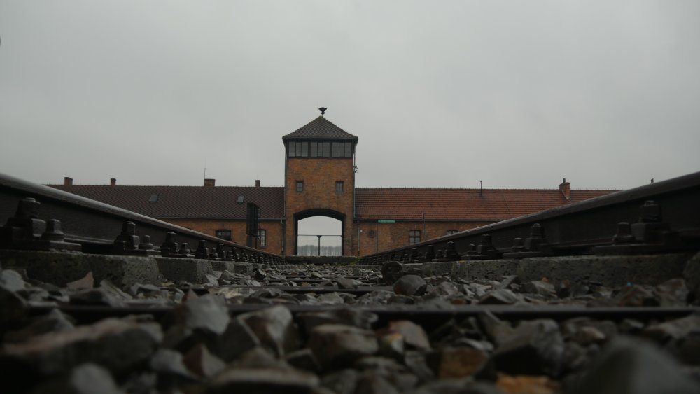 auschwitz entrance