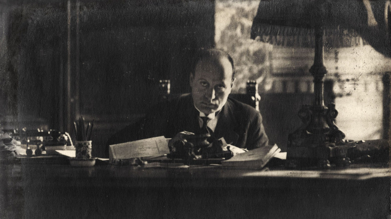 mussolini at desk