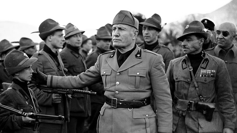 mussolini inspects troops