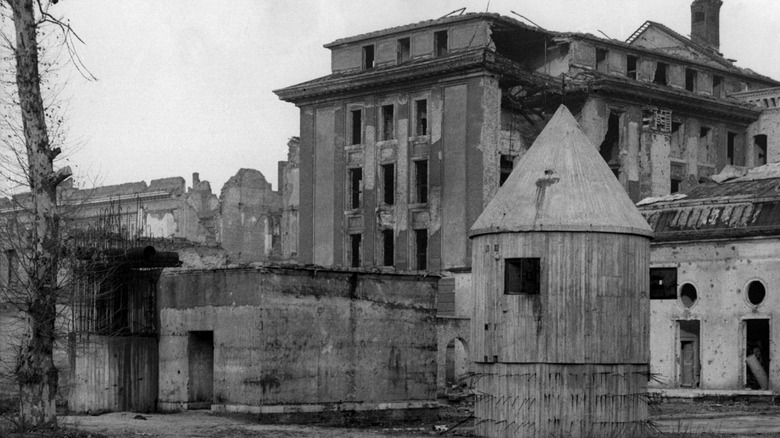 Bunker entrance and chancellery exterior, around May 1945.