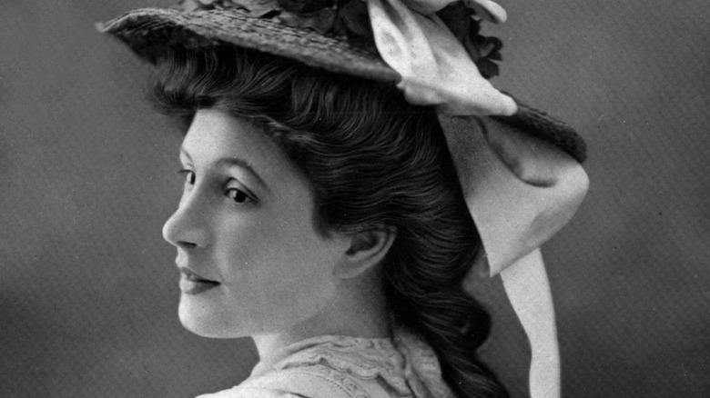 vaudeville actress hat 
