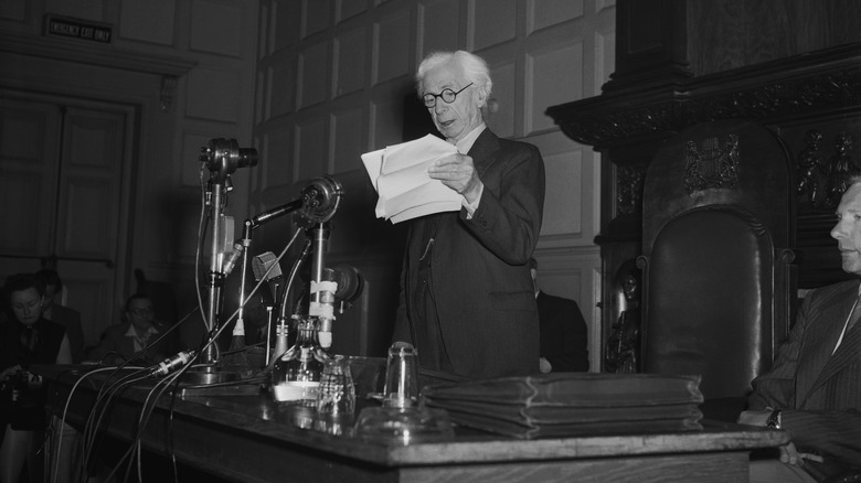 Bertrand Russell reads nuclear disarmament statement