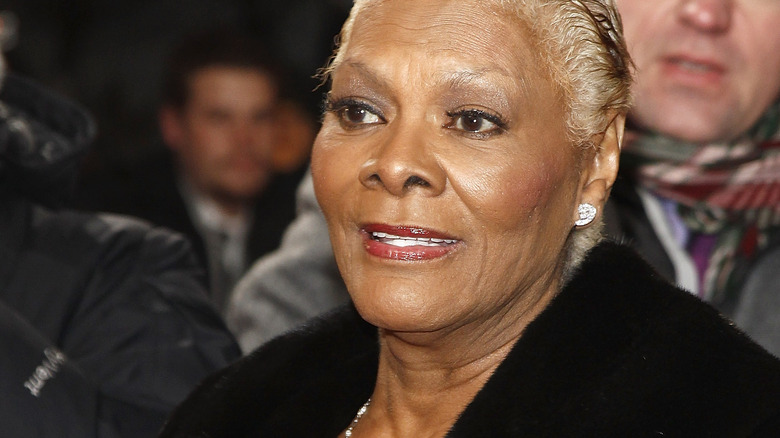 Dionne Warwick posing on the red carpet