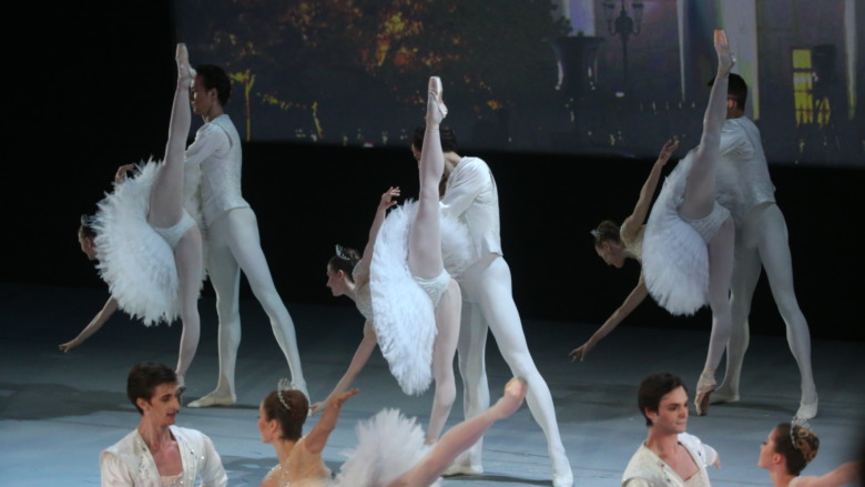 russia ballet dancers with legs in the air