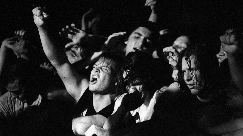 crowd cheers at 1992 Nirvana concert