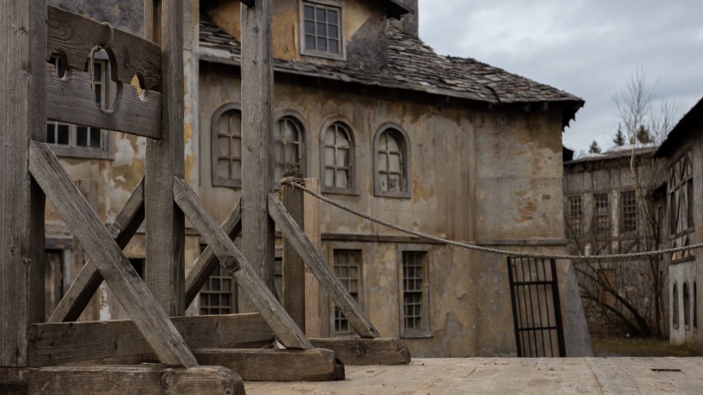 Guillotine in a courtyard