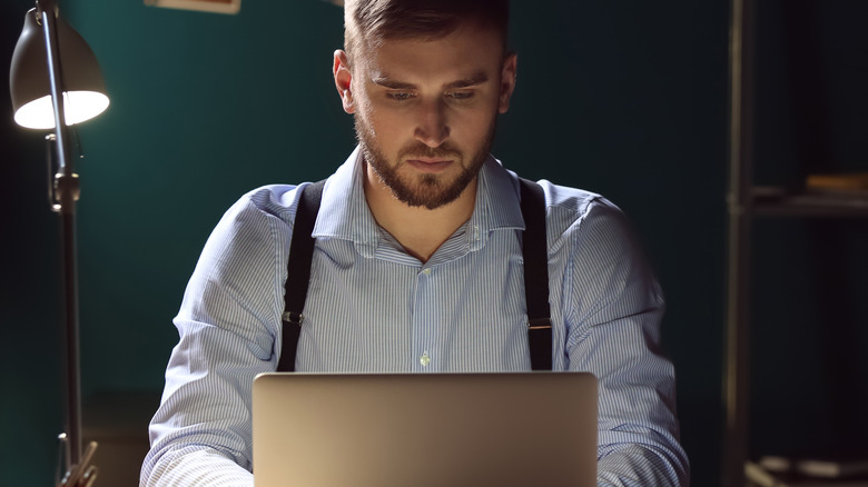 private investigator works on computer