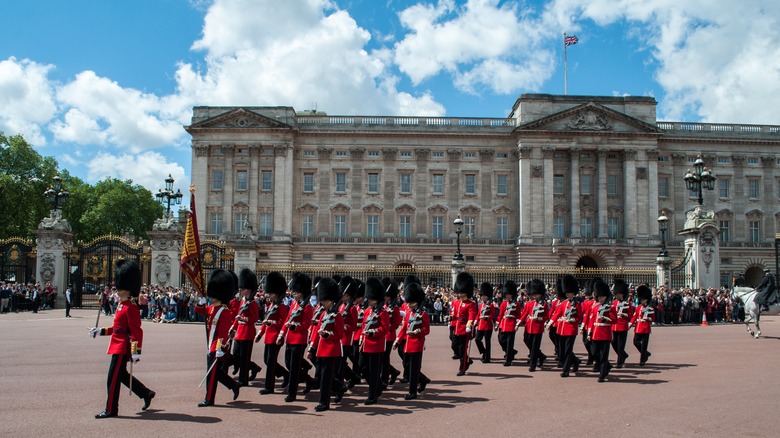 red coated royal guards marching Buckingham Palace