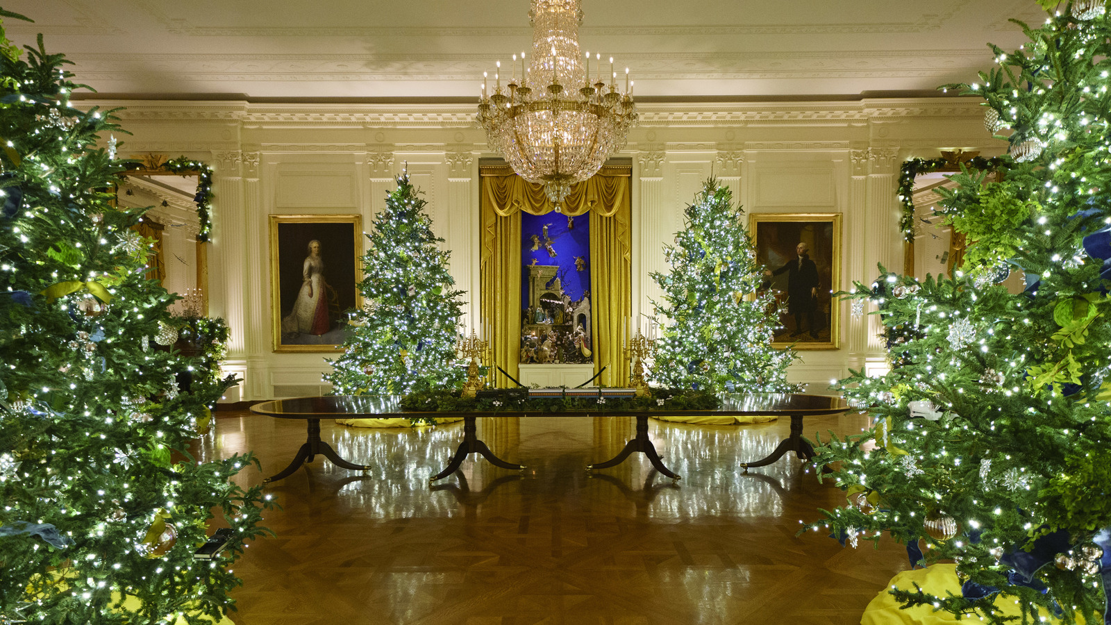 What It's Really Like To Celebrate Christmas At The White House