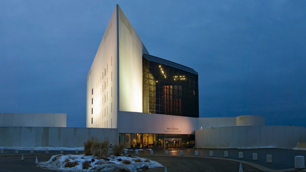 Cropped photo of the John F. Kennedy Library (previously cropped and adjusted by mixpix), https://creativecommons.org/licenses/by-sa/3.0/