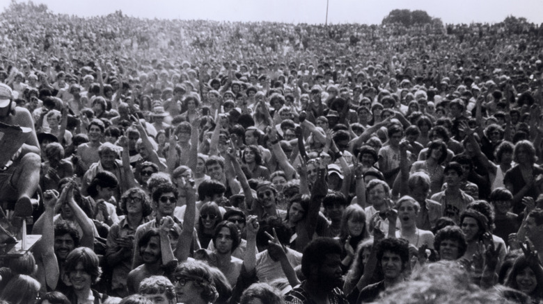 Crowds at woodstock 1969