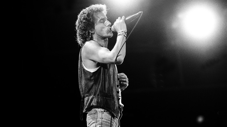 Roger Daltrey holding mic singing