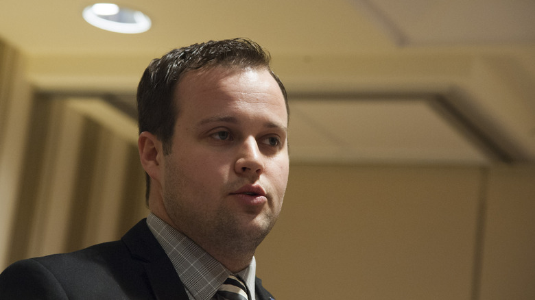 josh duggar looks to side