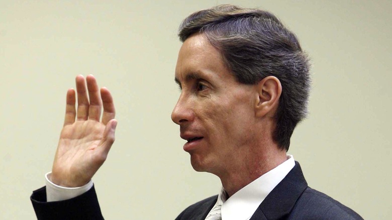 Warren Jeffs takes the oath