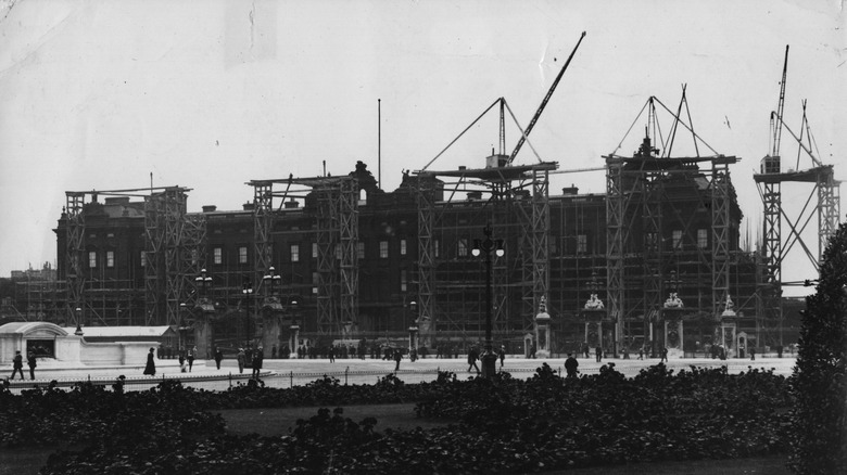 Buckingham Palace covered in scaffolding in 1913