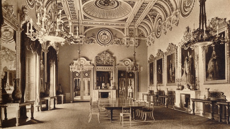 Buckingham Palace state dining room in the 1800s