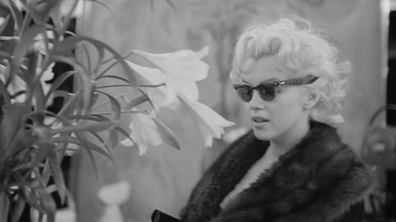 Marilyn Monroe walks the streets of LA