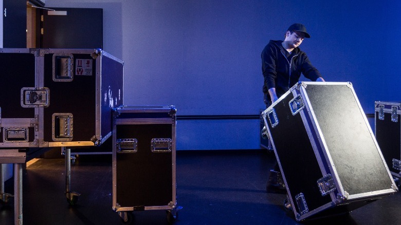 Roadie moving a flightcase