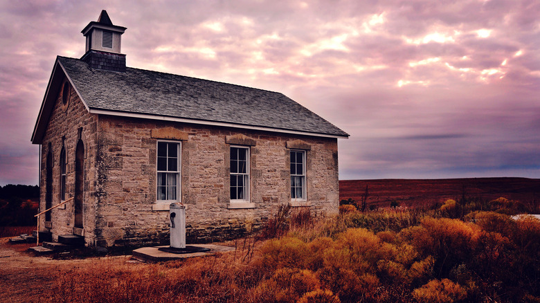 Prairie house school