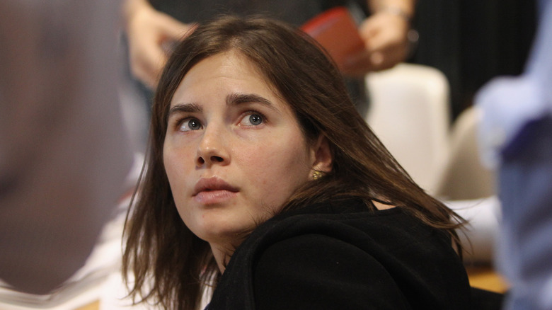 amanda knox looks up