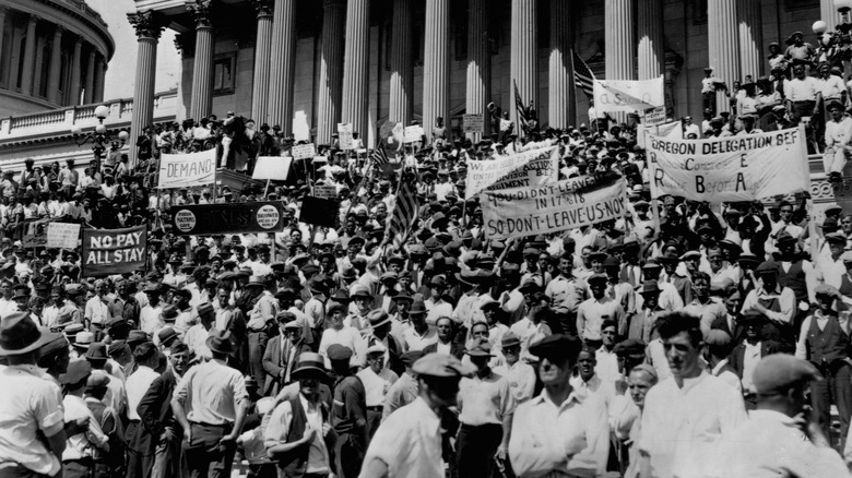 Veterans protest for pay