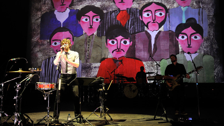 Gotye performing with band