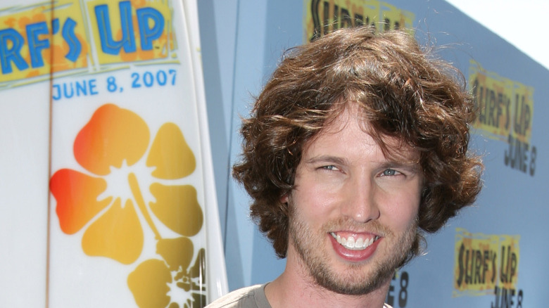 jon heder with big hair smiling at surf's up premiere