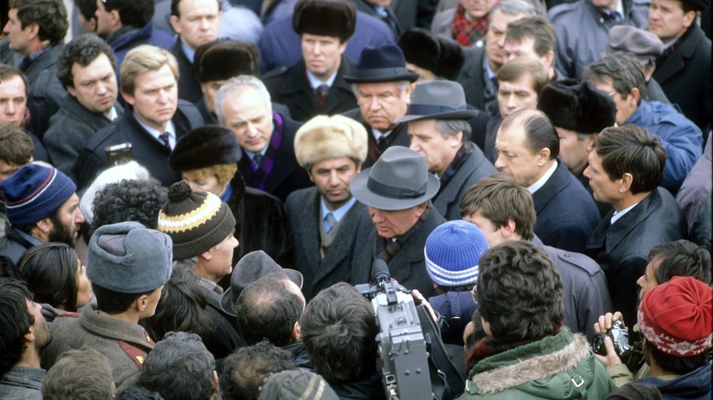 Gorbachev visits Spitak
