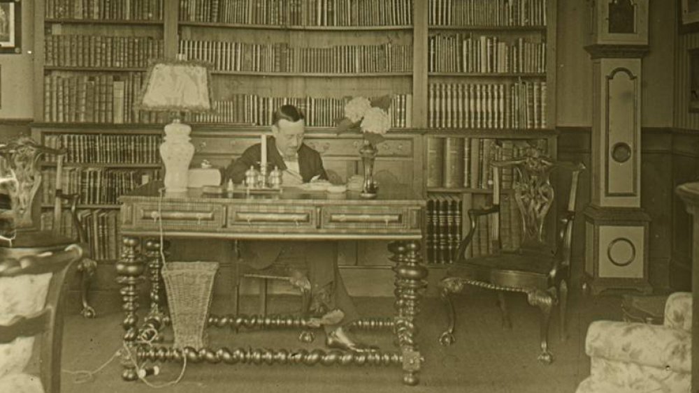 António Egas Moniz in his study, 1918.